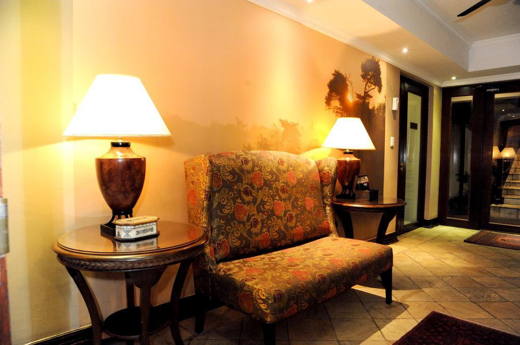 Anta Boga Hotel Bloemfontein Extérieur photo