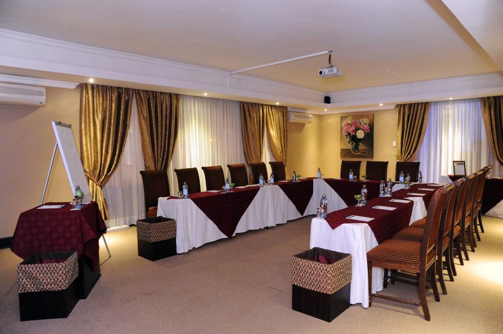 Anta Boga Hotel Bloemfontein Extérieur photo