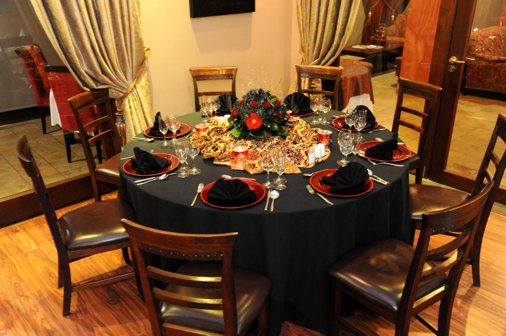 Anta Boga Hotel Bloemfontein Extérieur photo